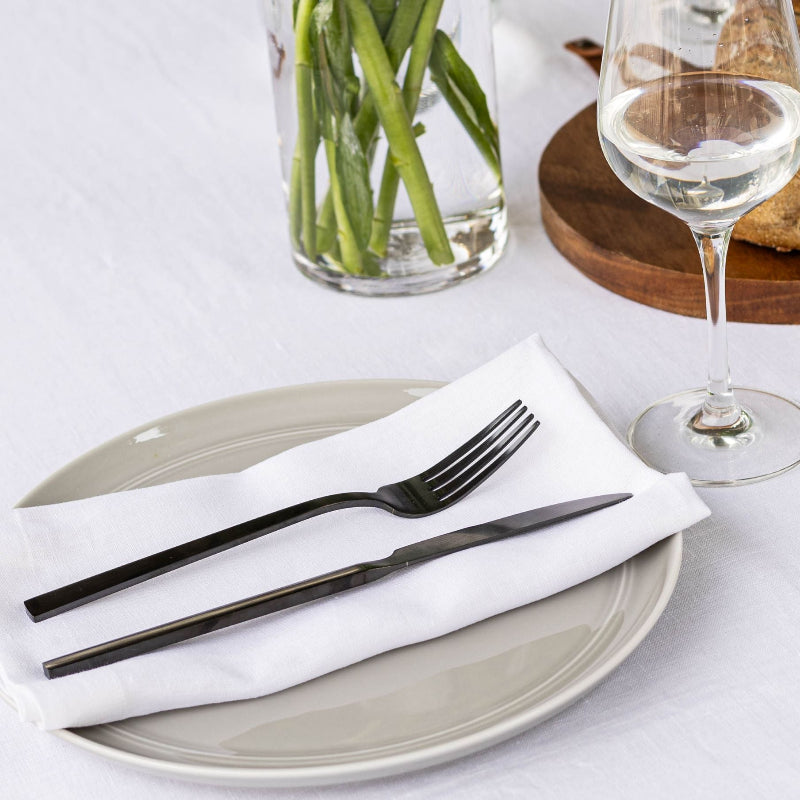 White linen tablecloth and white linen napkins