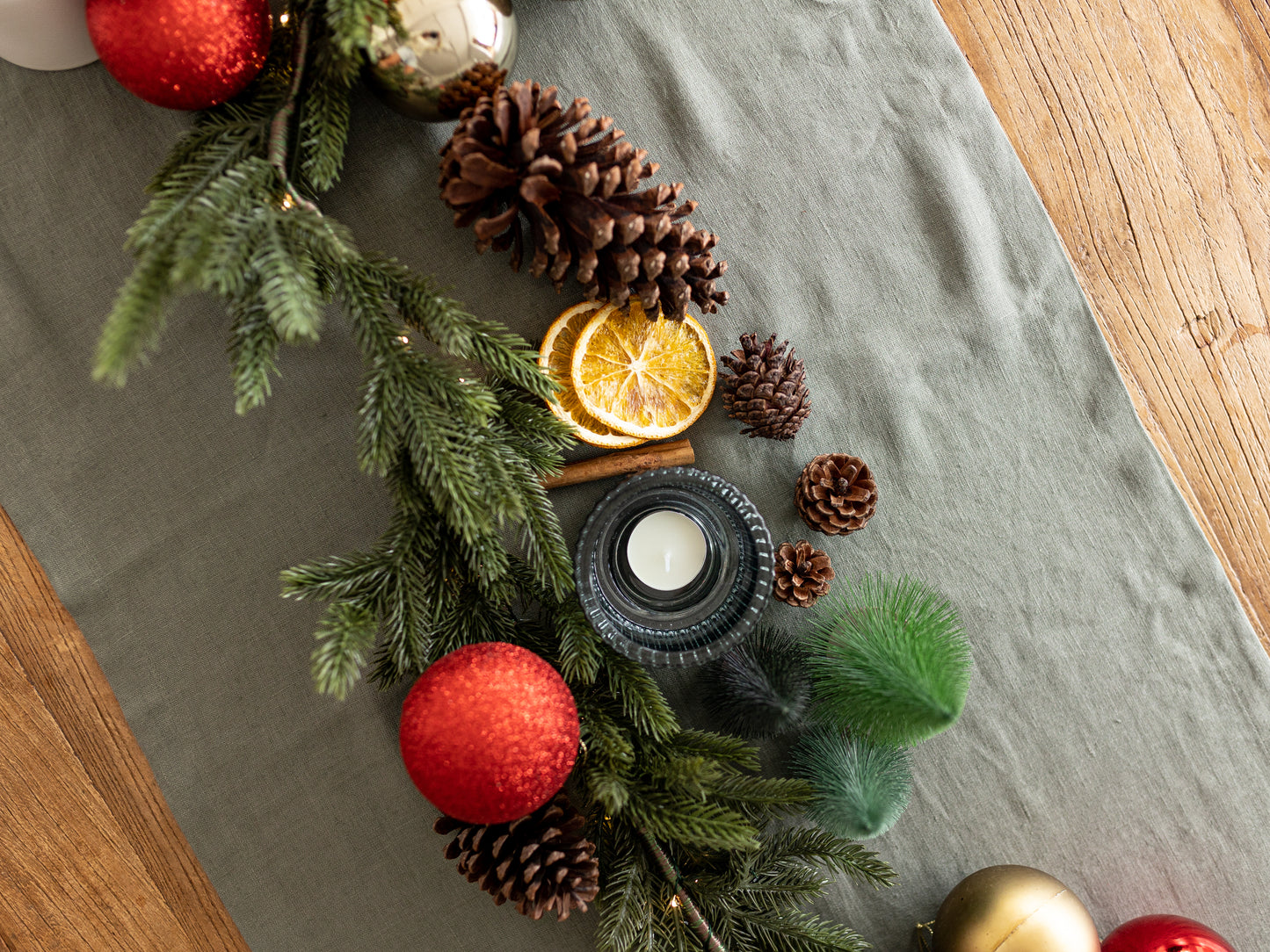 Table runner Olive